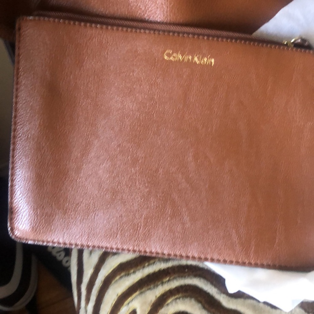 Calvin Klein - Picture 2 of 7